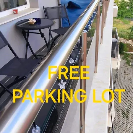 Breeze Retreate With Balcony & Parking Lot Apartment *